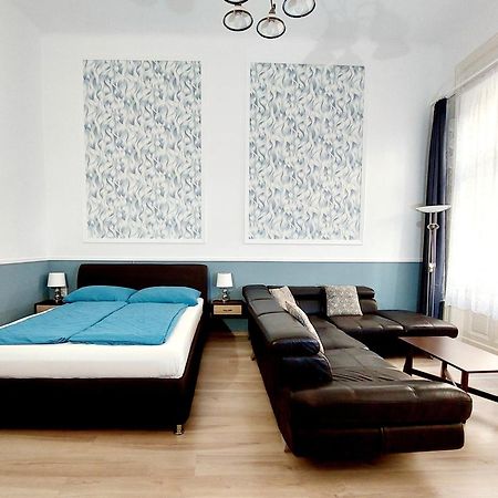 Eoetvoes Apartman Boedapest Buitenkant foto