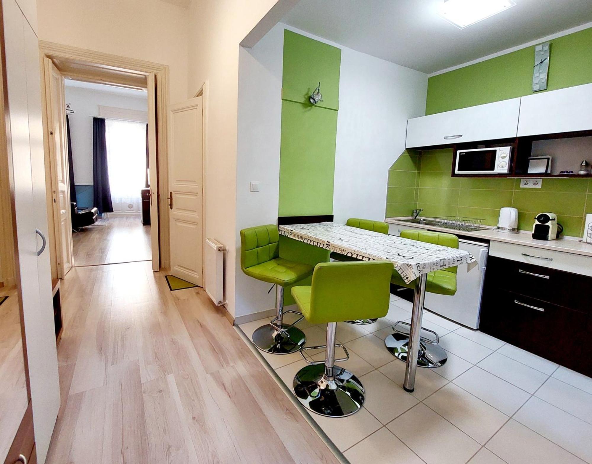 Eoetvoes Apartman Boedapest Buitenkant foto